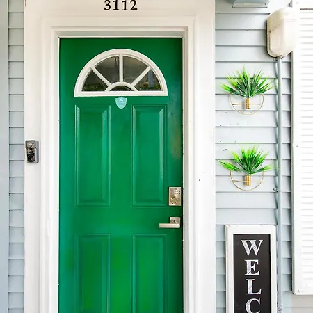 The Tremont Emerald - By Christmas Story House - Historic Charm & Modern Comfort Near Downtown With Parking, 300Mb Wifi & Self Check-In Cleveland Exterior photo