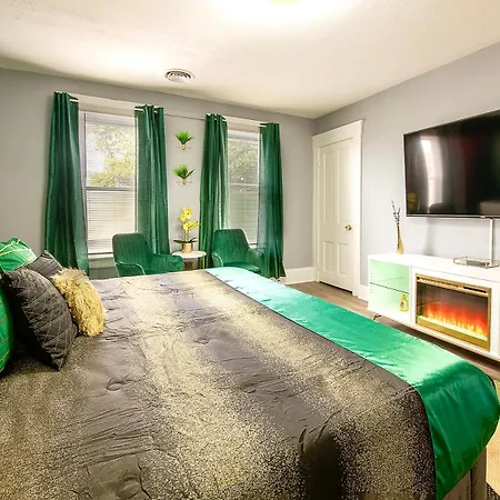 The Tremont Emerald - By Christmas Story House - Historic Charm & Modern Comfort Near Downtown With Parking, 300Mb Wifi & Self Check-In Cleveland Exterior photo