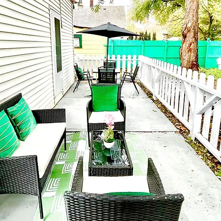 The Tremont Emerald - By Christmas Story House - Historic Charm & Modern Comfort Near Downtown With Parking, 300Mb Wifi & Self Check-In Cleveland Exterior photo