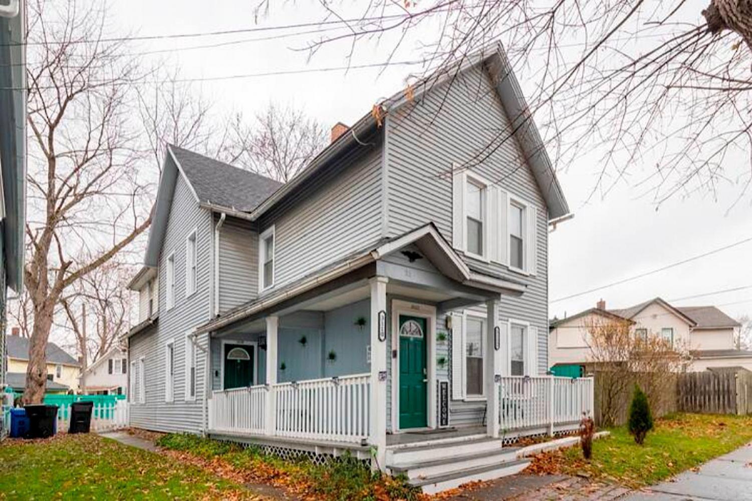 Holiday home The Tremont Emerald - By Christmas Story House - Historic Charm & Modern Comfort Near Downtown With Parking, 300mb Wifi & Self Check-in Cleveland