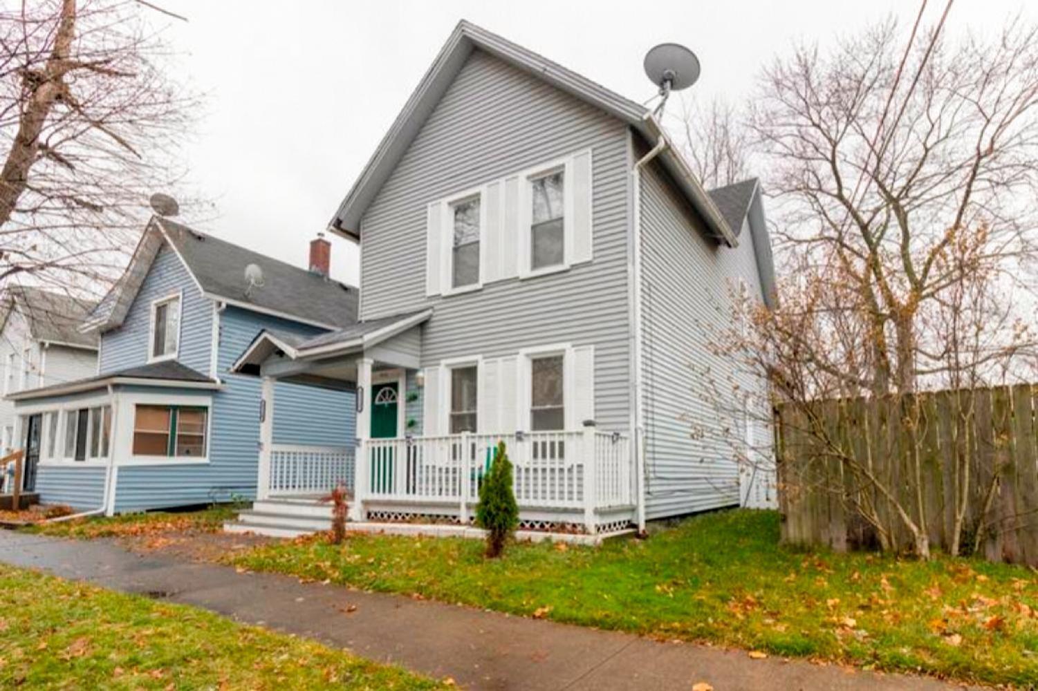 The Tremont Emerald - By Christmas Story House - Historic Charm & Modern Comfort Near Downtown With Parking, 300mb Wifi & Self Check-in * Cleveland