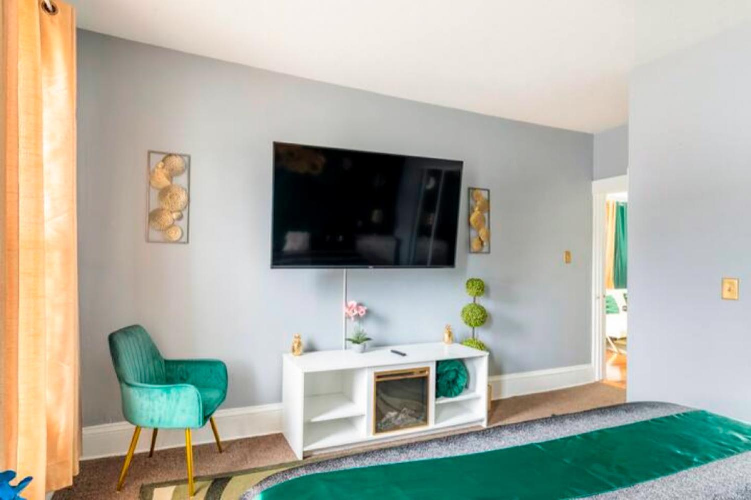 Hébergement de vacances The Tremont Emerald - By Christmas Story House - Historic Charm & Modern Comfort Near Downtown With Parking, 300mb Wifi & Self Check-in